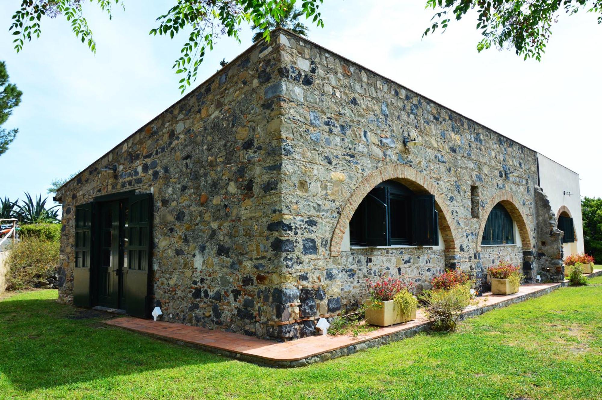 Antico Borgo Etneo Country Hotel Calatabiano Exterior photo